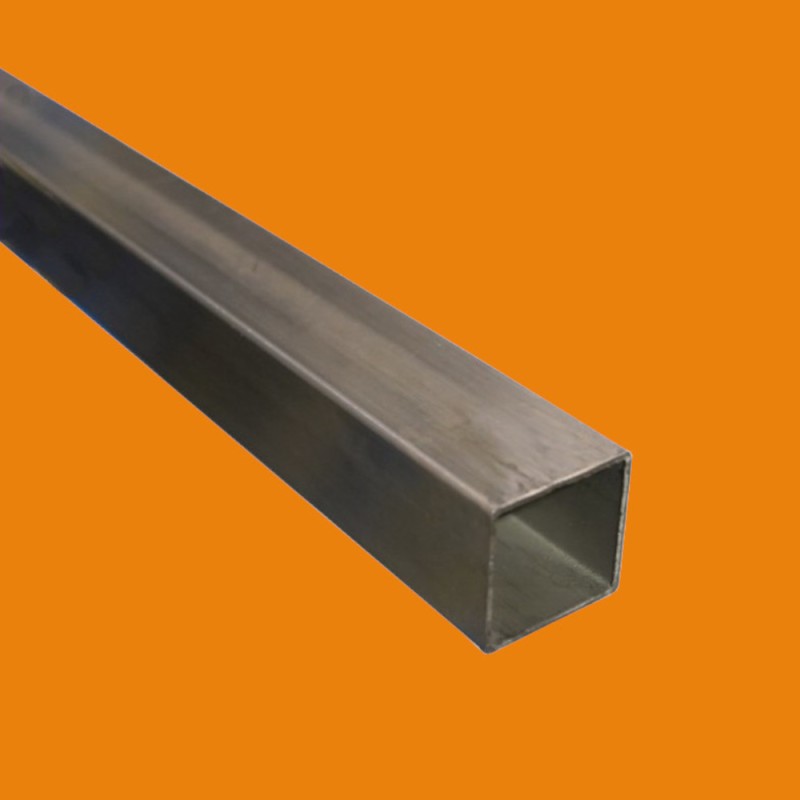 Barre de tube carré en acier inoxydable brossé coupé à vos dimensions.